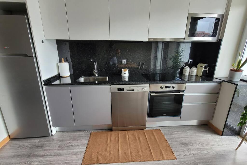 Ferienwohnung Ao Lado Da Estacao Do Metro! Vila Nova de Gaia Exterior foto